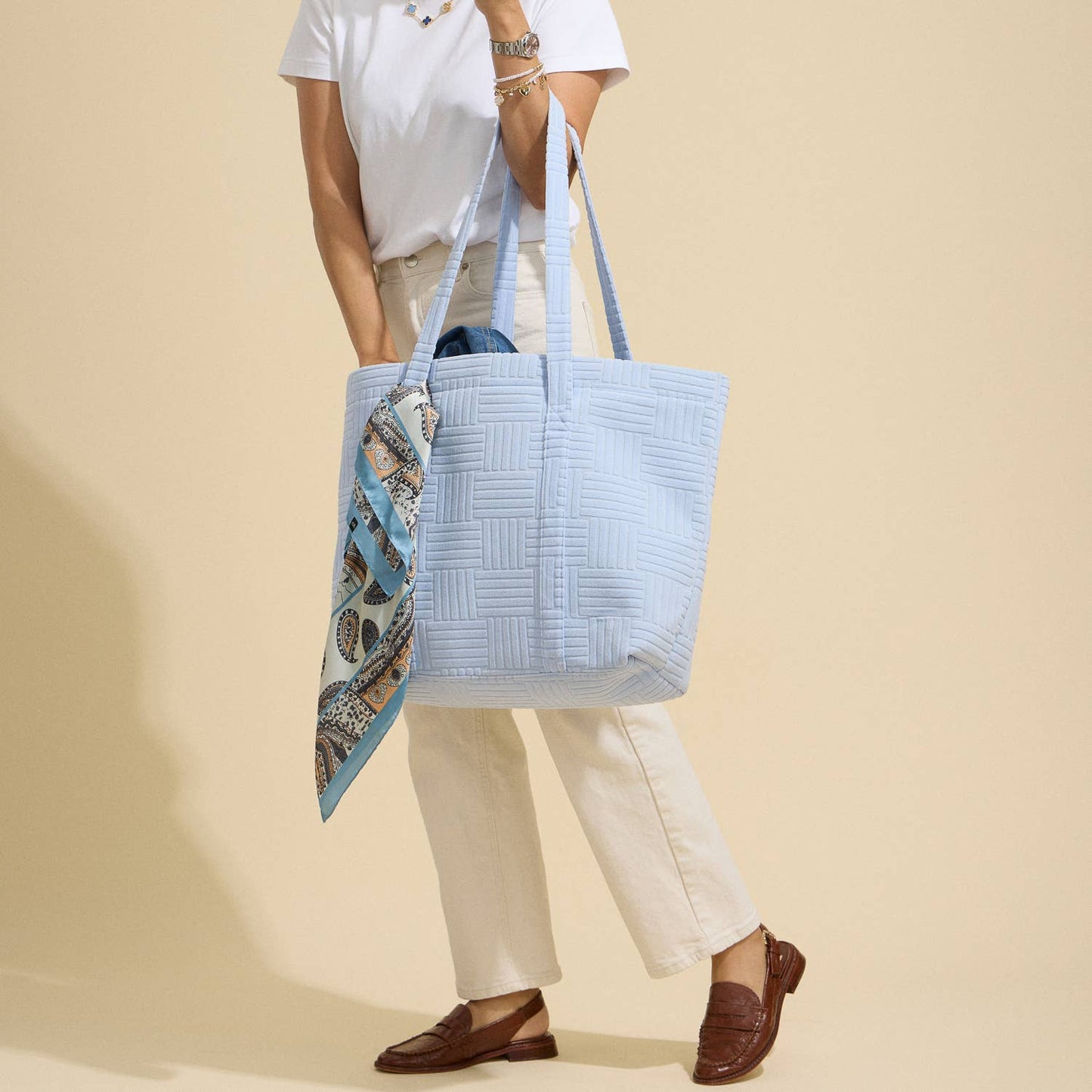 Quilted Tote Bag with Woven Texture: Light Blue