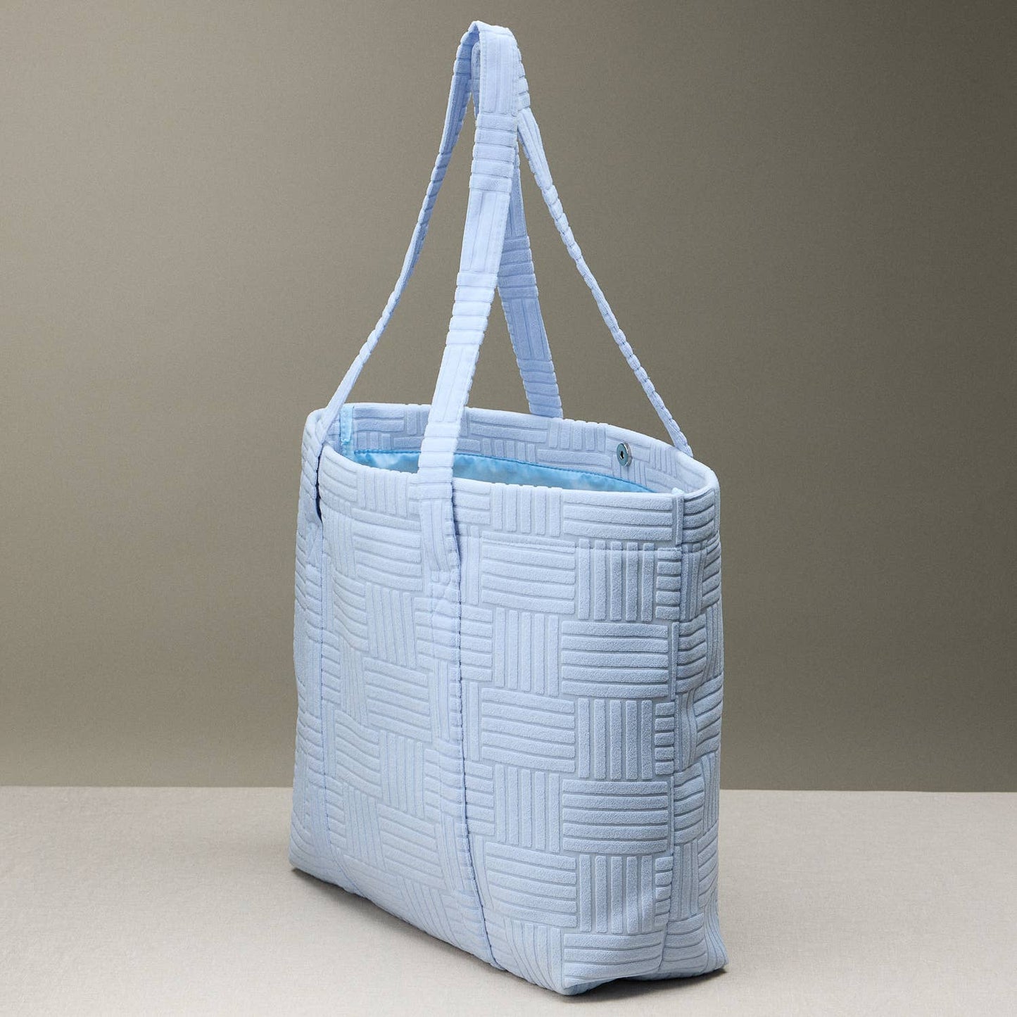 Quilted Tote Bag with Woven Texture: Light Blue