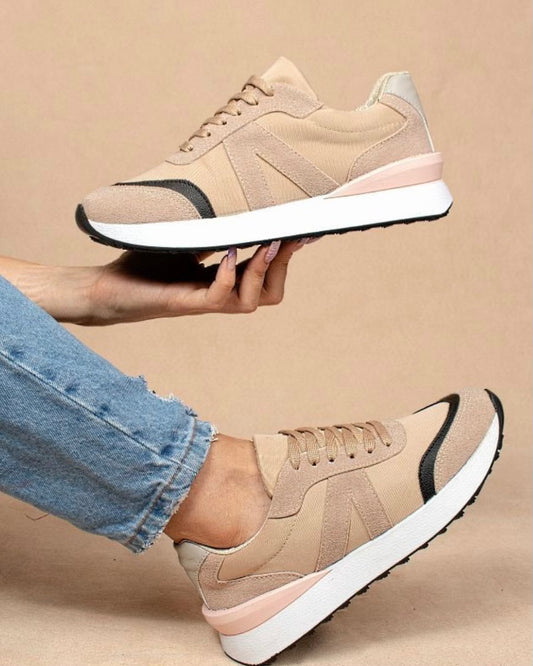 Nova Sneaker