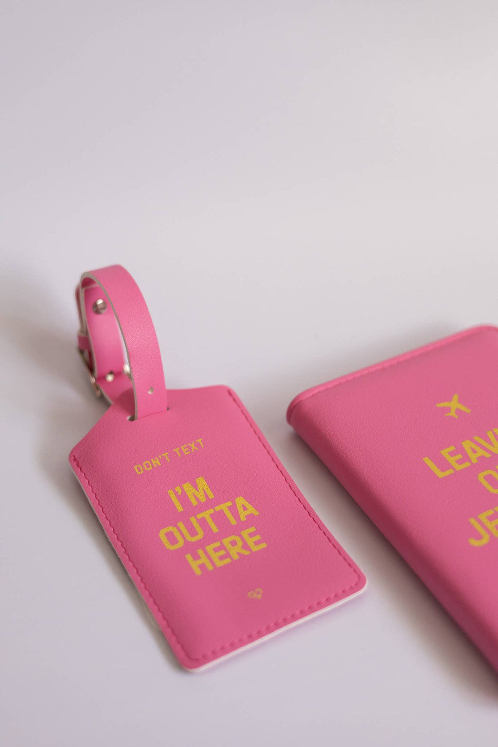 Don't Text I'm Outta Here Luggage Tag Pink