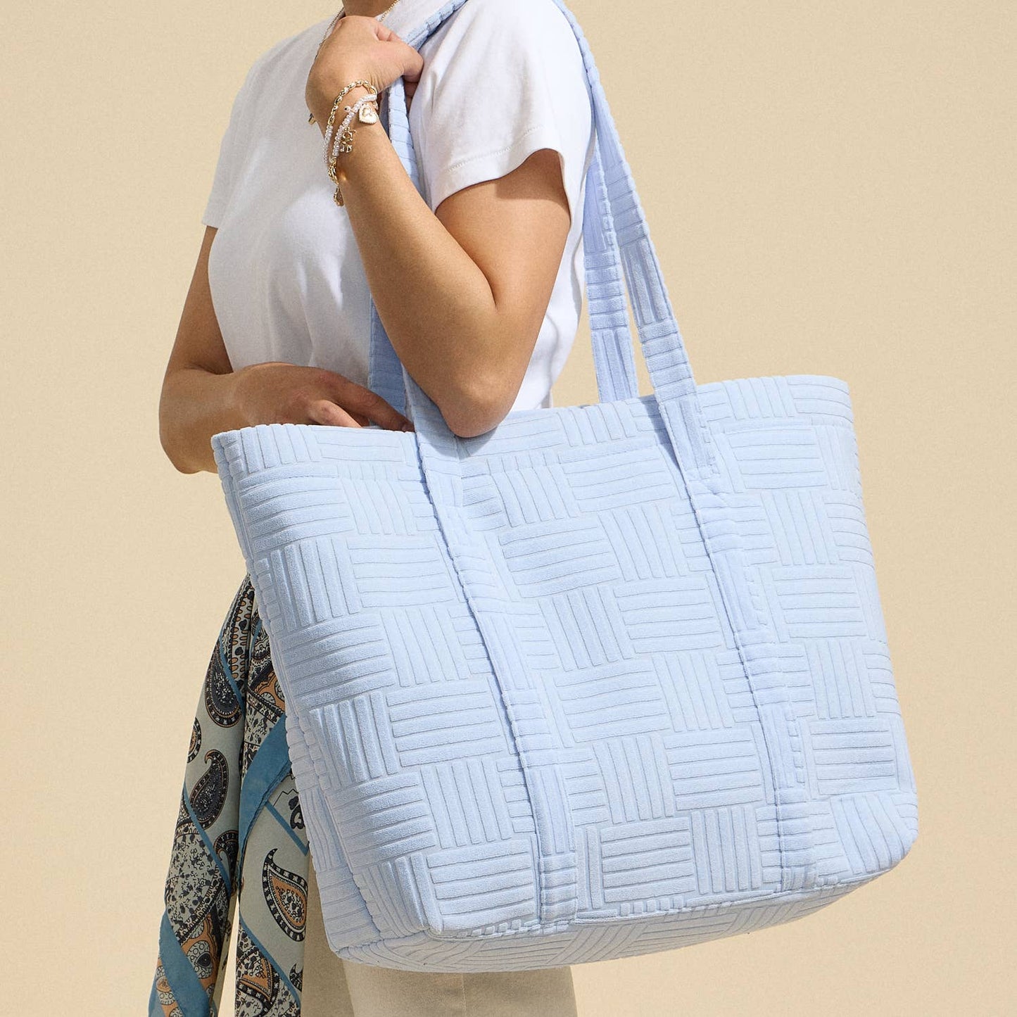 Quilted Tote Bag with Woven Texture: Light Blue